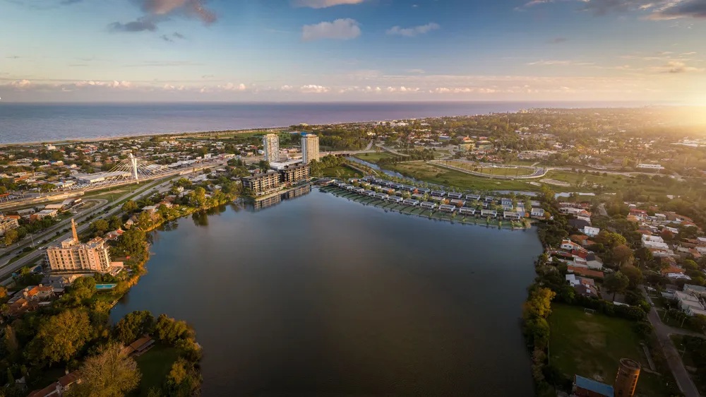 [{"id":"es","text":"Marinas"}]