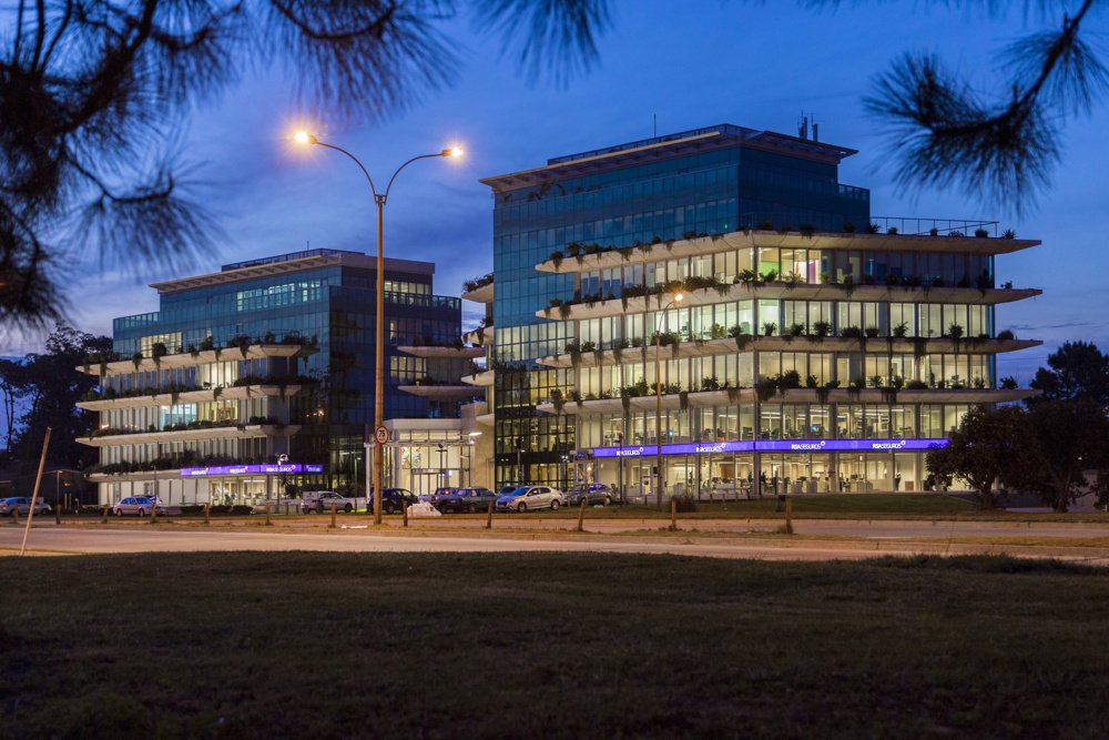 ART Carrasco Business – Edificio de Oficinas